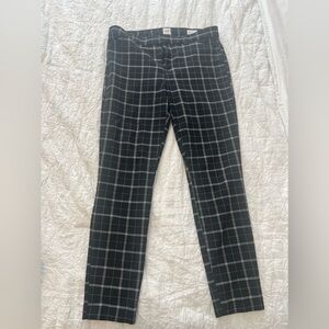 Gap- dress pants, signature skinny ankle, size 10, good condition